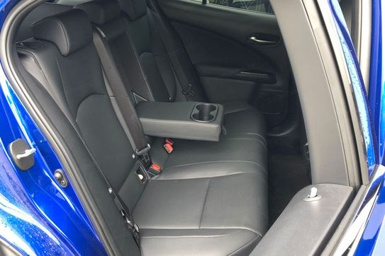 Lexus UX 300h F Sport Design