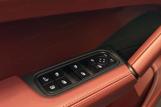Porsche Cayenne E-Hybrid Black Edition