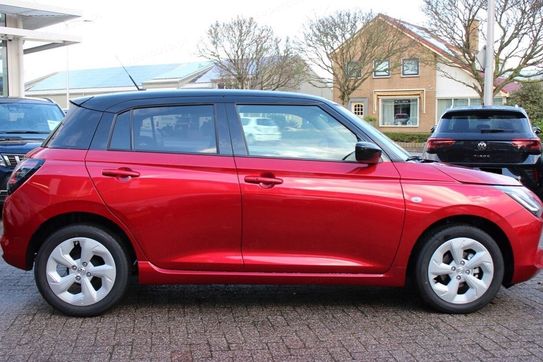 Suzuki Swift Premium Plus 1.2 Dualjet SHVS