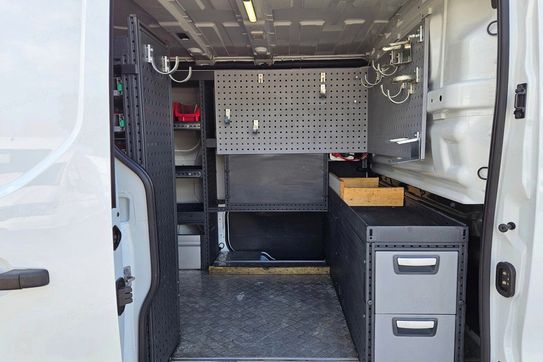 Renault Trafic L1H1 Zabudowa warsztatowa