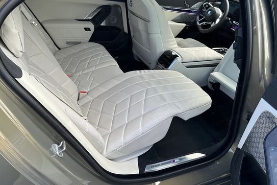 BMW Seria 7 M760e PHEV xDrive Individual Edition sport-aut