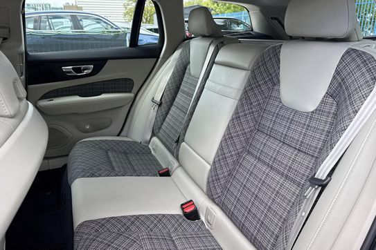 Volvo V60 B3 B Momentum Pro