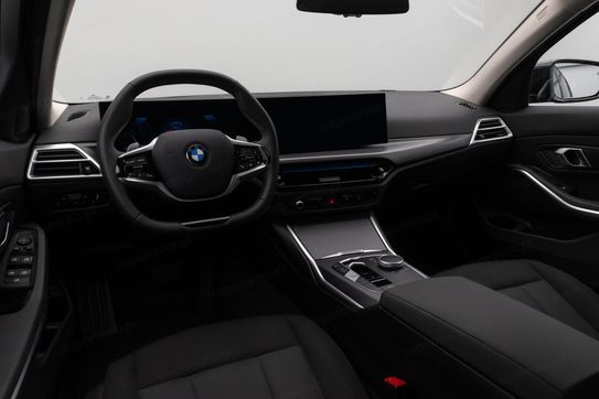 BMW Seria 3 330i xDrive