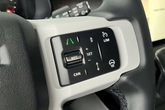 Land Rover Defender 110 D300 X-Dynamic SE