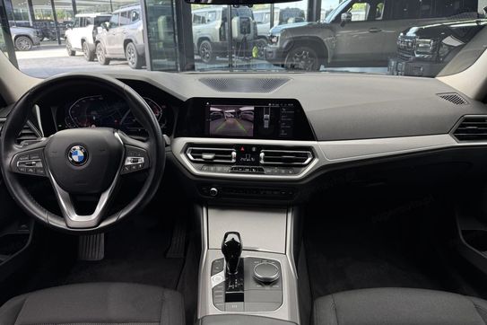 BMW Seria 3 318i aut