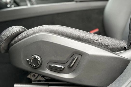 Volvo XC60 B4 D AWD Plus Dark aut