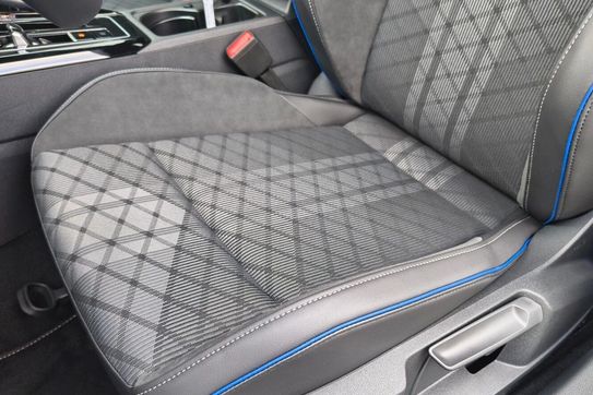 Volkswagen Golf R-Line Plus 1.5 eTSI mHEV