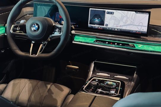 BMW Seria 7 740d xDrive Nero Lusso Edition