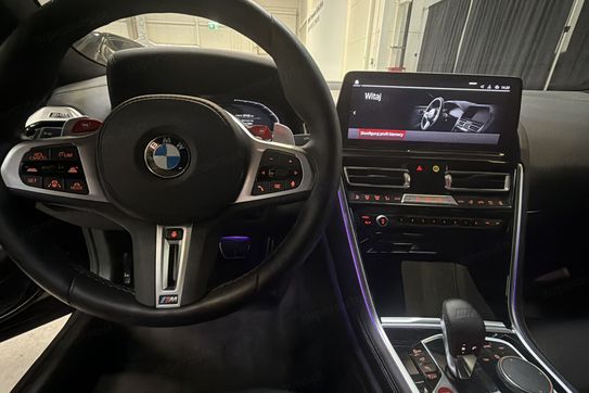 BMW Seria 8 M8
