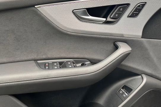 Audi Q8 TFSI e quattro Tiptronic