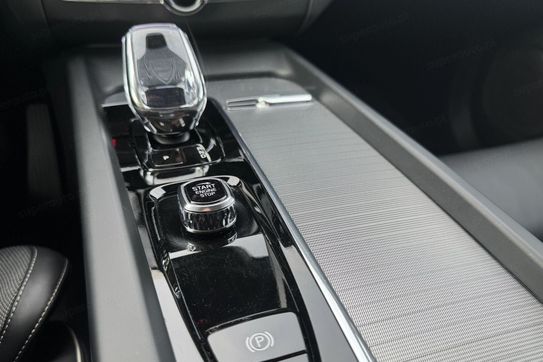 Volvo XC60 T6 Plug-In Hybrid AWD Ultra Dark aut