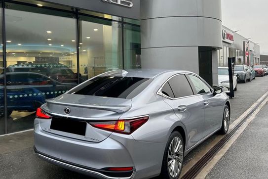 Lexus ES 300h Omotenashi