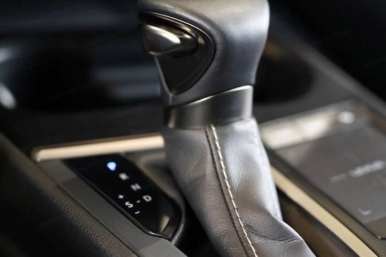 Lexus UX 250h F Impression AWD