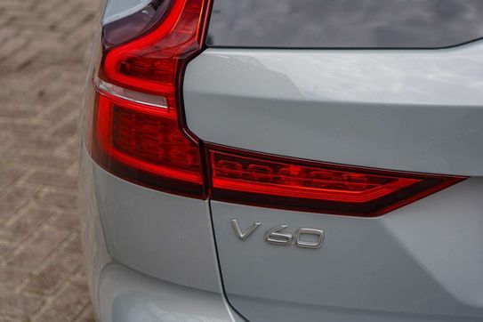 Volvo V60 T6 AWD Plug-In Hybrid Ultra Dark