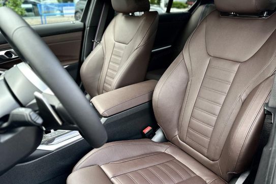 BMW Seria 3 330d xDrive M Sport