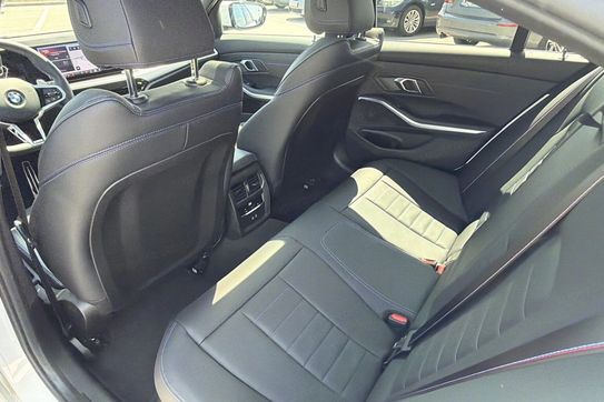 BMW Seria 3 330i xDrive M Sport