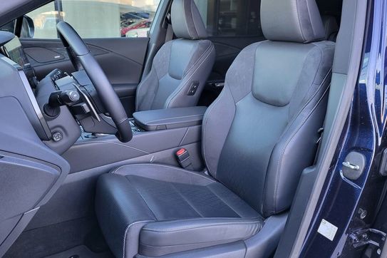 Lexus RX 450h+ Omotenashi