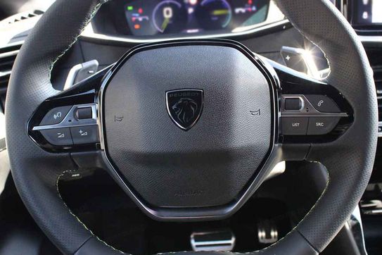 Peugeot 208 GT e-DCS6 1.2 mHEV