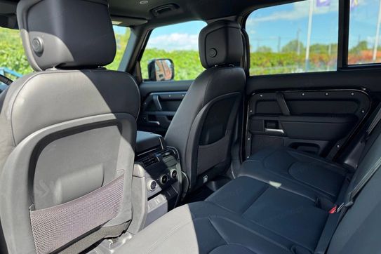 Land Rover Defender 110 D250 mHEV X-Dynamic SE