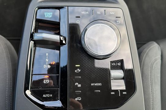 BMW iX xDrive45 100.6kWh