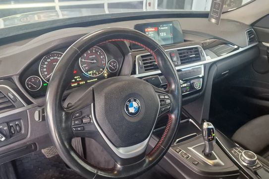 BMW Seria 3 Gran Turismo 320i xDrive Sport Line