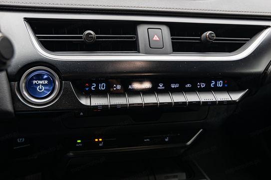 Lexus UX 250h F Impression