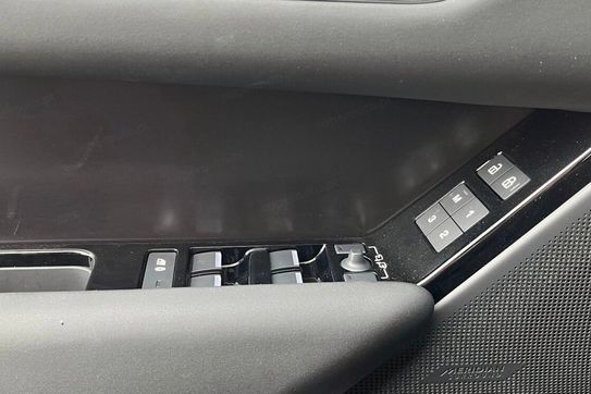 Land Rover Range Rover Velar D300 Dynamic SE