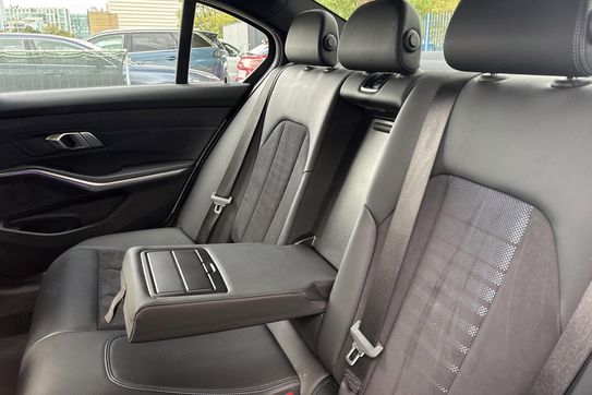 BMW Seria 3 330e xDrive M Sport