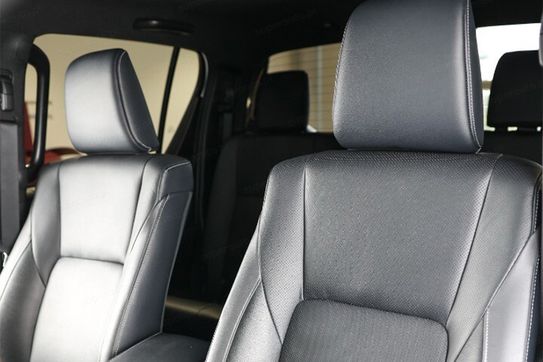 Toyota HiLux Double Cab Invincible 4x4 AT