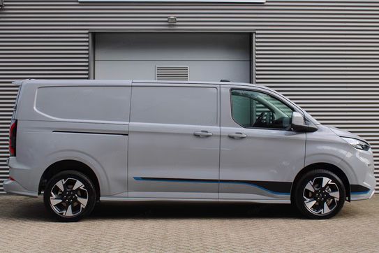 Ford Transit Custom 320 L2H1 Sport A8