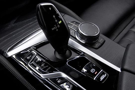 BMW Seria 5 530e xDrive Luxury Line aut