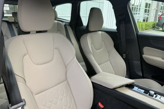 Volvo XC60 B5 B AWD Plus Dark