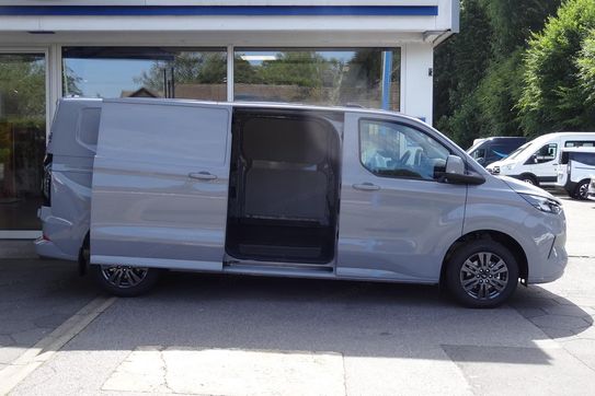 Ford Transit Custom 320 L2H1 Limited A8