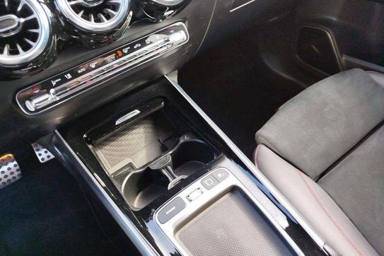 Mercedes GLB 200 AMG Line 7G-DCT