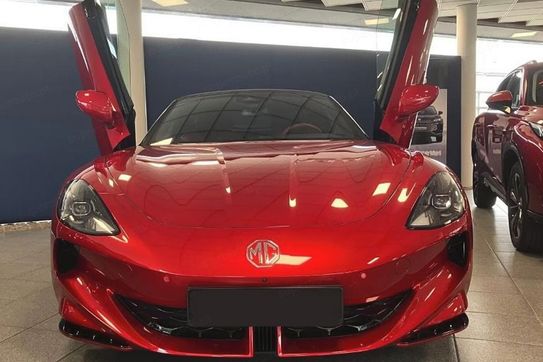 MG Cyberster 77kWh AWD Czerwony Dach