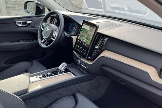 Volvo XC60 B5 B AWD Plus Dark