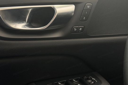 Volvo V60 T6 AWD Plug-In Hybrid Core