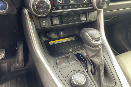 Toyota RAV4 2.5 Hybrid Black Edition by JBL 4x4