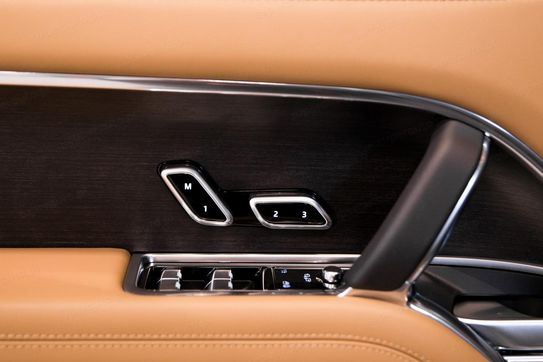 Land Rover Range Rover V8 P530 LWB Autobiography