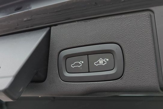 Volvo XC60 B5 B AWD Plus Dark aut