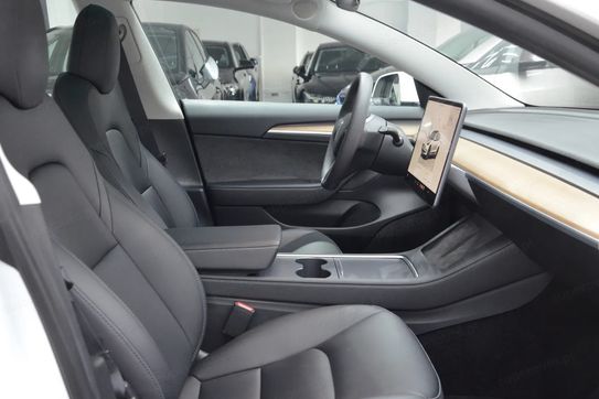 Tesla Model 3 3 Long Range AWD