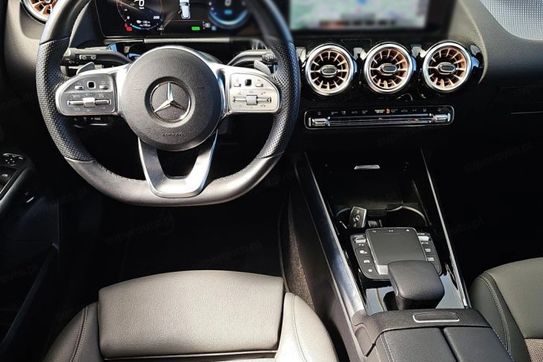 Mercedes EQA 300 66.5kWh 4-Matic Electric Art