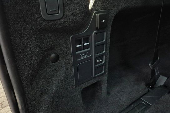 Land Rover Discovery P300 Dynamic SE