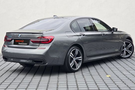 BMW Seria 7 750i xDrive