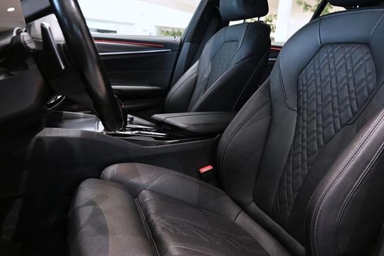 BMW Seria 5 520i mHEV aut