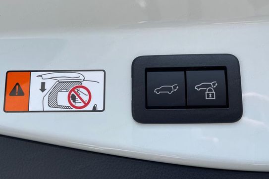 Toyota C-HR Executive 2.0 Plug-in Hybrid Dynamic Force