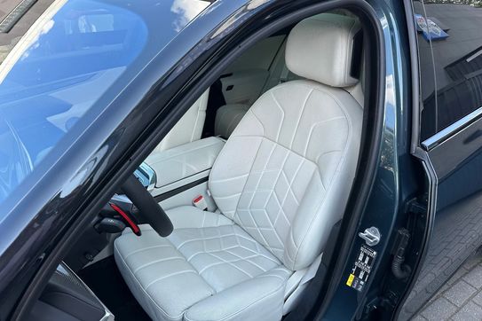 BMW Seria 7 M760e PHEV xDrive Individual Edition sport-aut