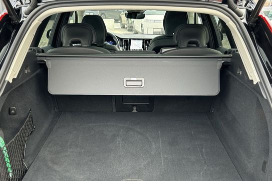 Volvo XC60 B5 B AWD Plus Dark aut