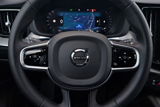 Volvo XC60 B5 B AWD Plus Dark aut