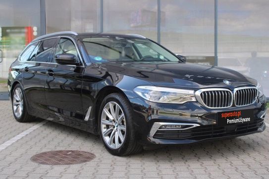 BMW Seria 5 Touring 530i xDrive Luxury Line